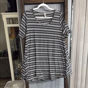 LuLaRoe Black and White Striped Women's Top